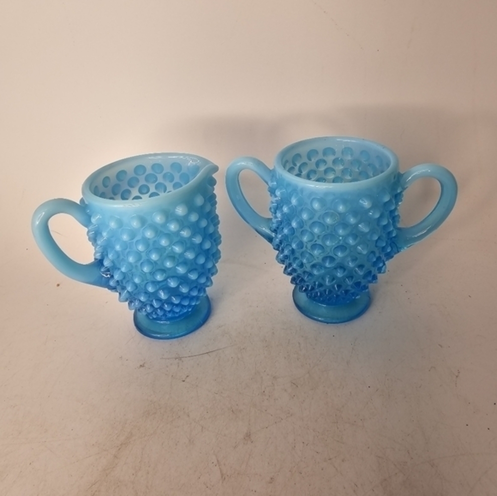 Vintage Fenton blue hobnail opalescent sugar and creamer‎